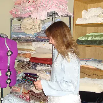 Oline from Pepoline looking at materials